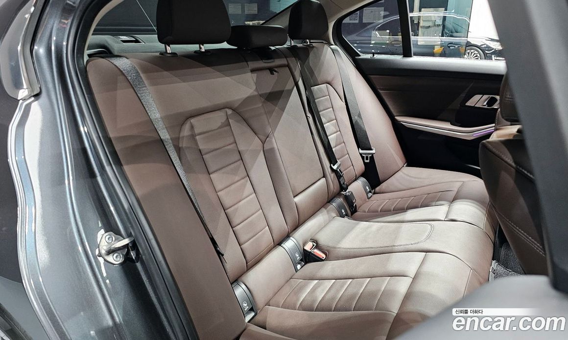 BMW 3-Series i320 Luxury