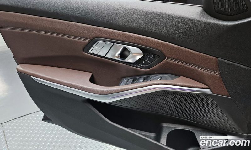 BMW 3-Series i320 Luxury
