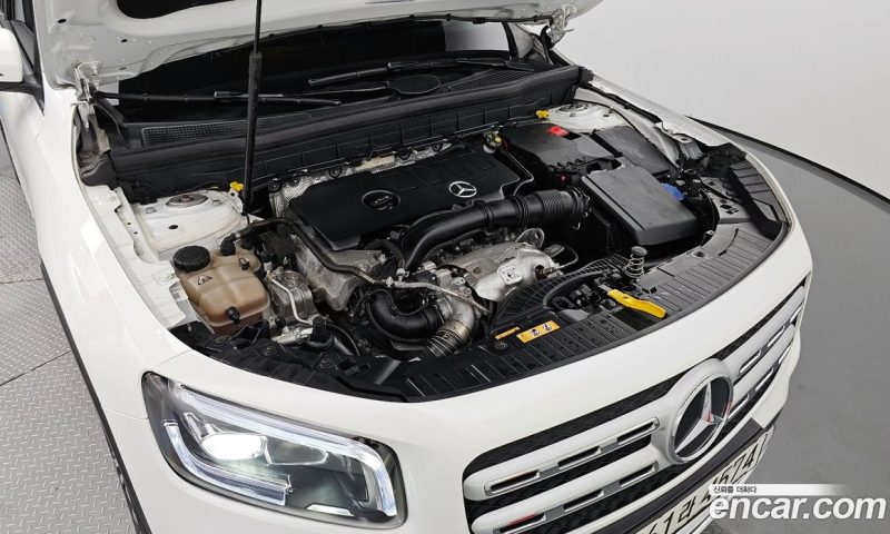 Mercedes Benz GLB-Class GLB220