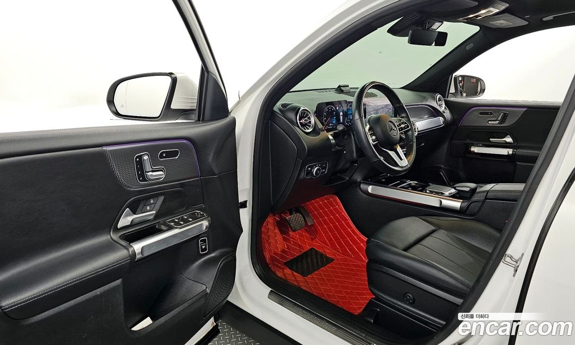 Mercedes Benz GLB-Class GLB220