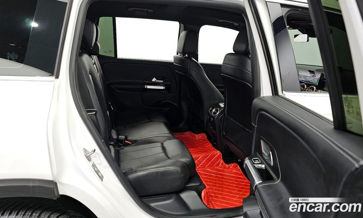Mercedes Benz GLB-Class GLB220