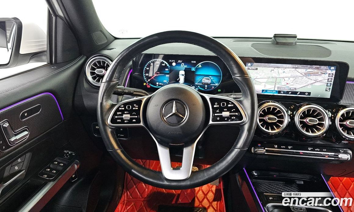 Mercedes Benz GLB-Class GLB220