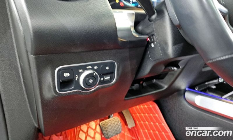 Mercedes Benz GLB-Class GLB220