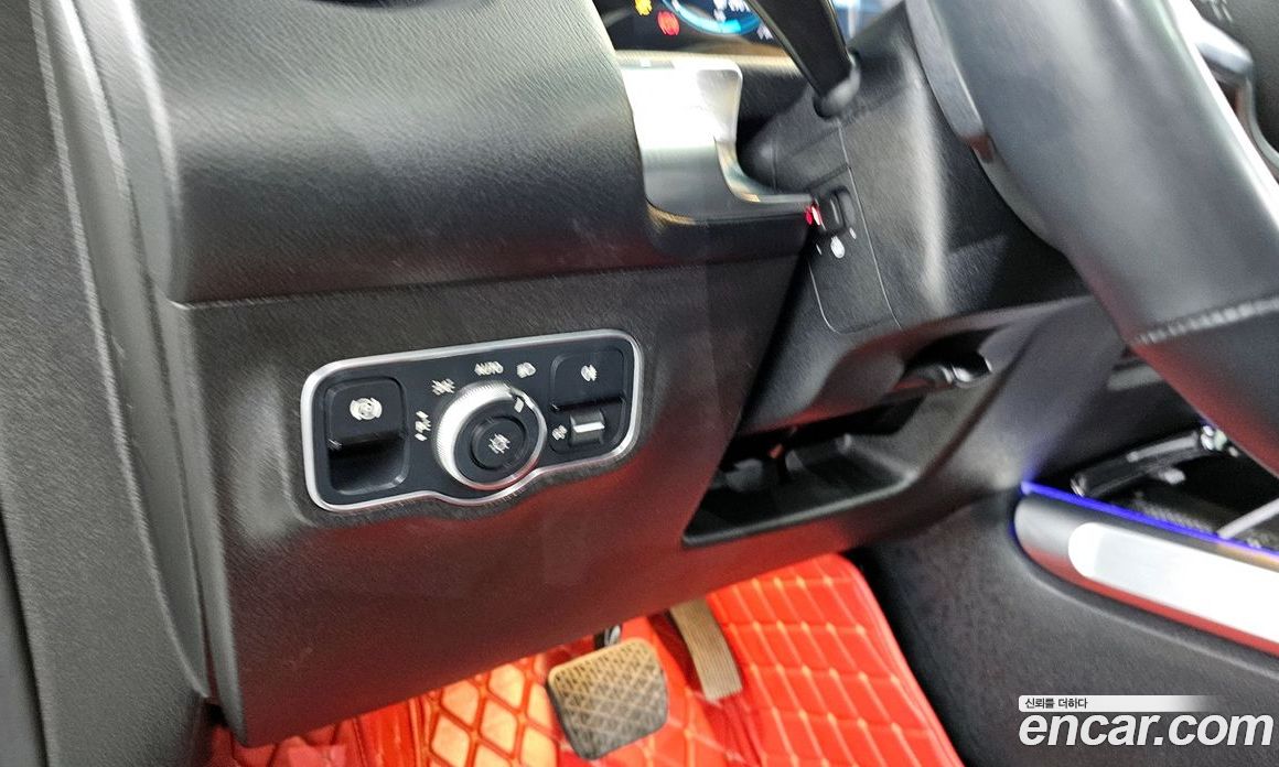 Mercedes Benz GLB-Class GLB220