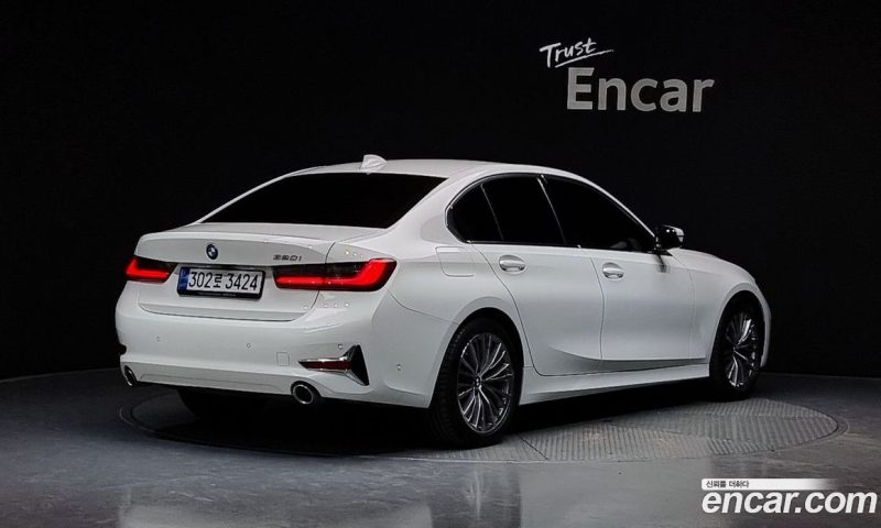 BMW 3-Series i320 Luxury