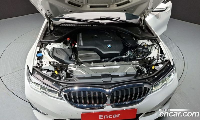 BMW 3-Series i320 Luxury