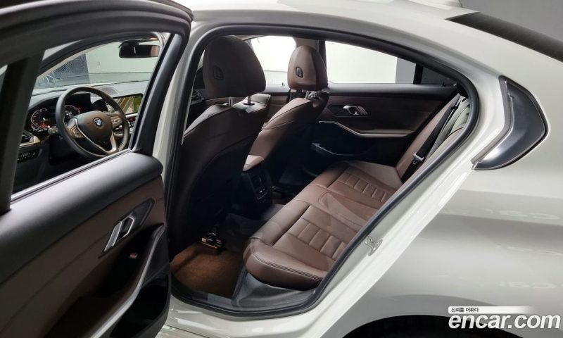 BMW 3-Series i320 Luxury
