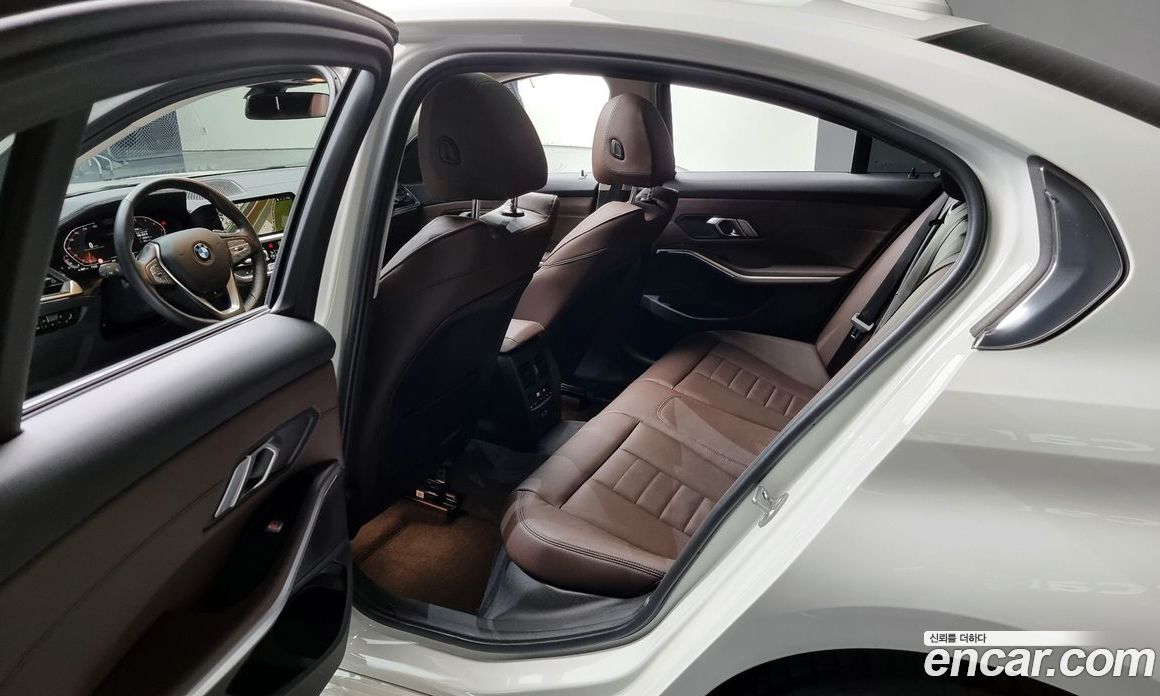 BMW 3-Series i320 Luxury
