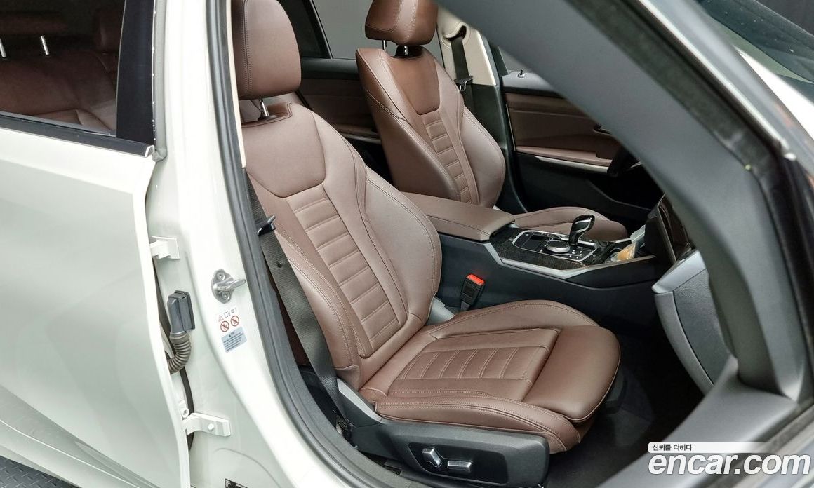 BMW 3-Series i320 Luxury