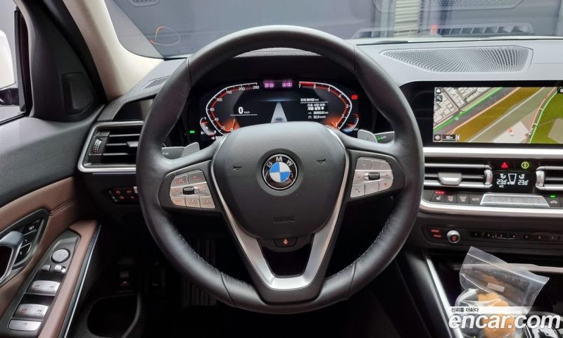 BMW 3-Series i320 Luxury