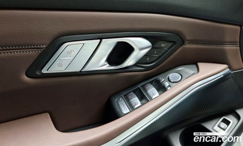 BMW 3-Series i320 Luxury