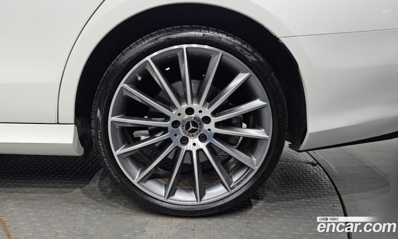 Mercedes Benz E-Class E350 4MATIC AMG Line