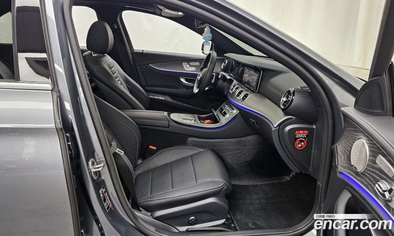 Mercedes Benz E-Class E350 4MATIC AMG Line