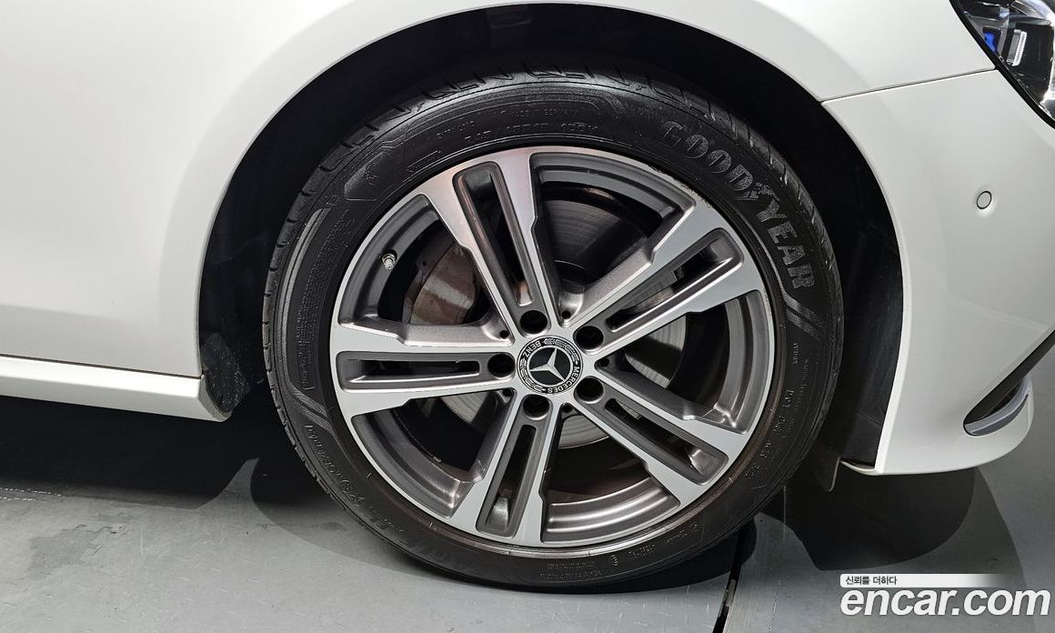 Mercedes Benz E-Class E350 4MATIC Avantgarde