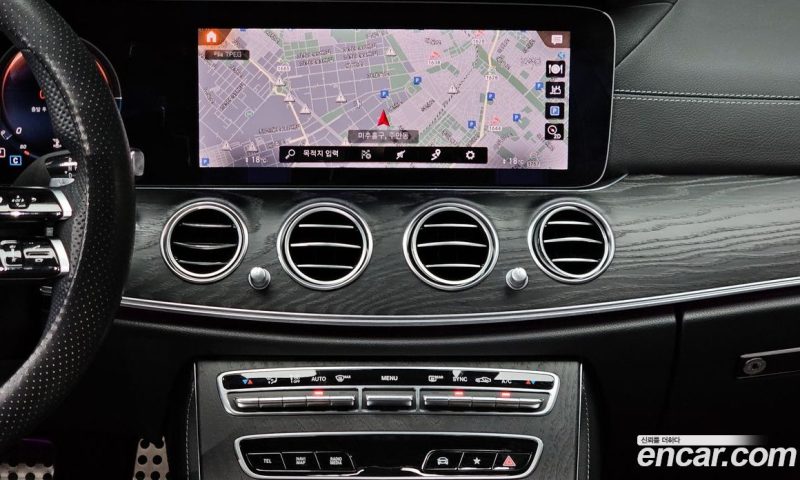 Mercedes Benz E-Class E220d 4MATIC AMG Line