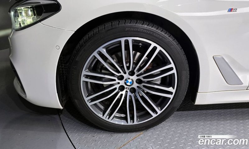 BMW 5-Series 520D xDrive M Sport Package Plus