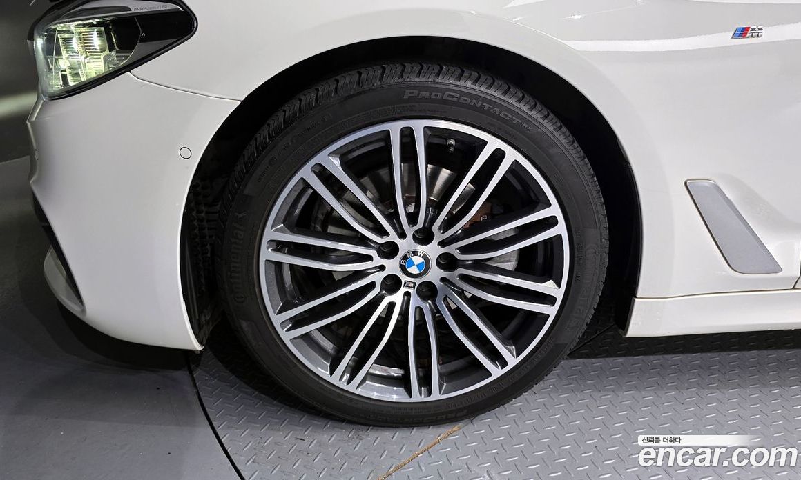 BMW 5-Series 520D xDrive M Sport Package Plus