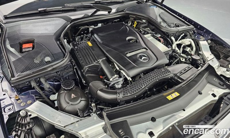 Mercedes Benz E-Class E300 4MATIC Exclusive