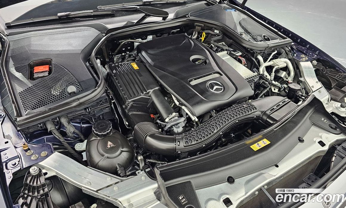 Mercedes Benz E-Class E300 4MATIC Exclusive