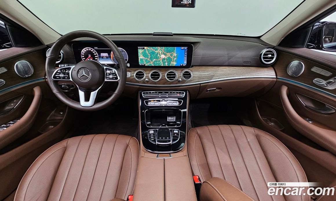 Mercedes Benz E-Class E300 4MATIC Exclusive