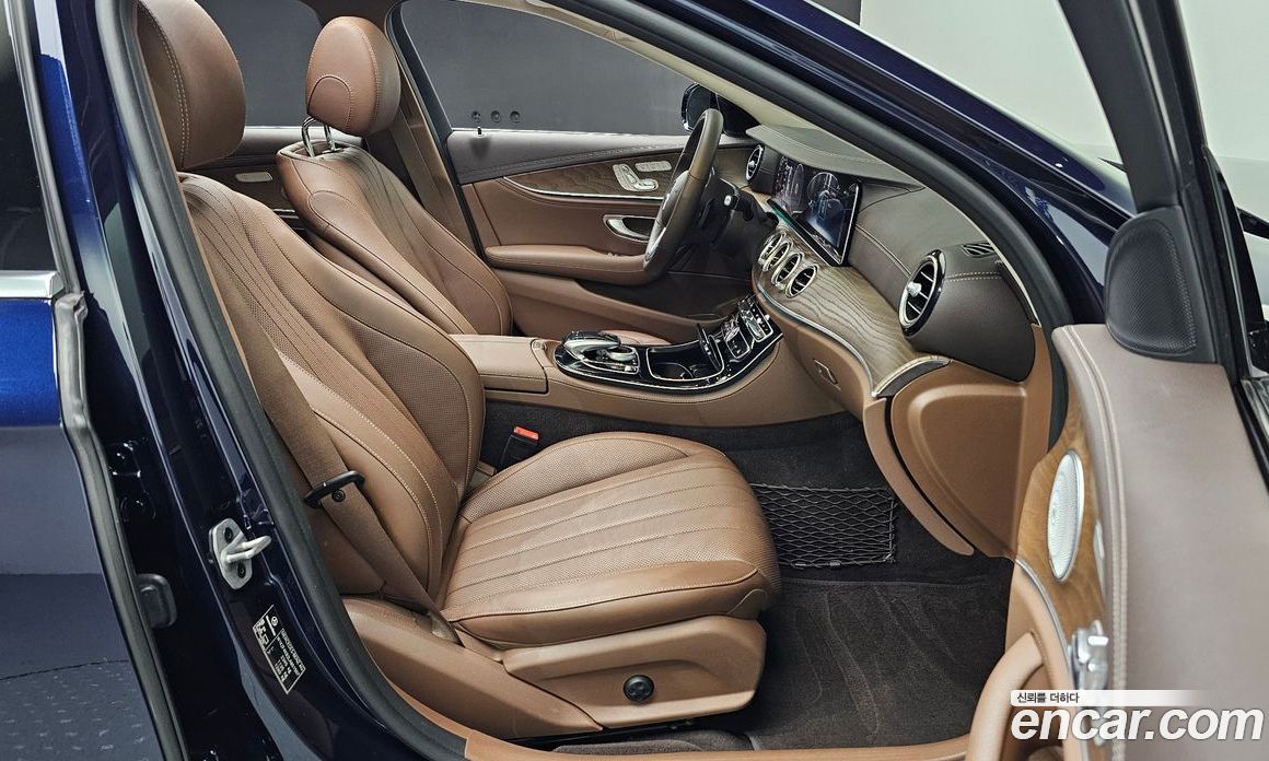Mercedes Benz E-Class E300 4MATIC Exclusive