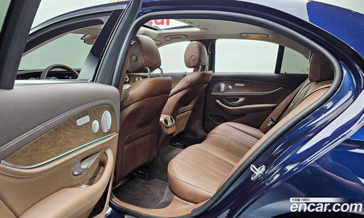 Mercedes Benz E-Class E300 4MATIC Exclusive