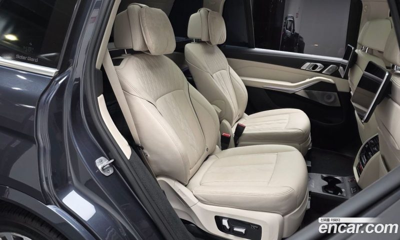 BMW X7 xDrive i40 Design Pure Excellence 6-Seater
