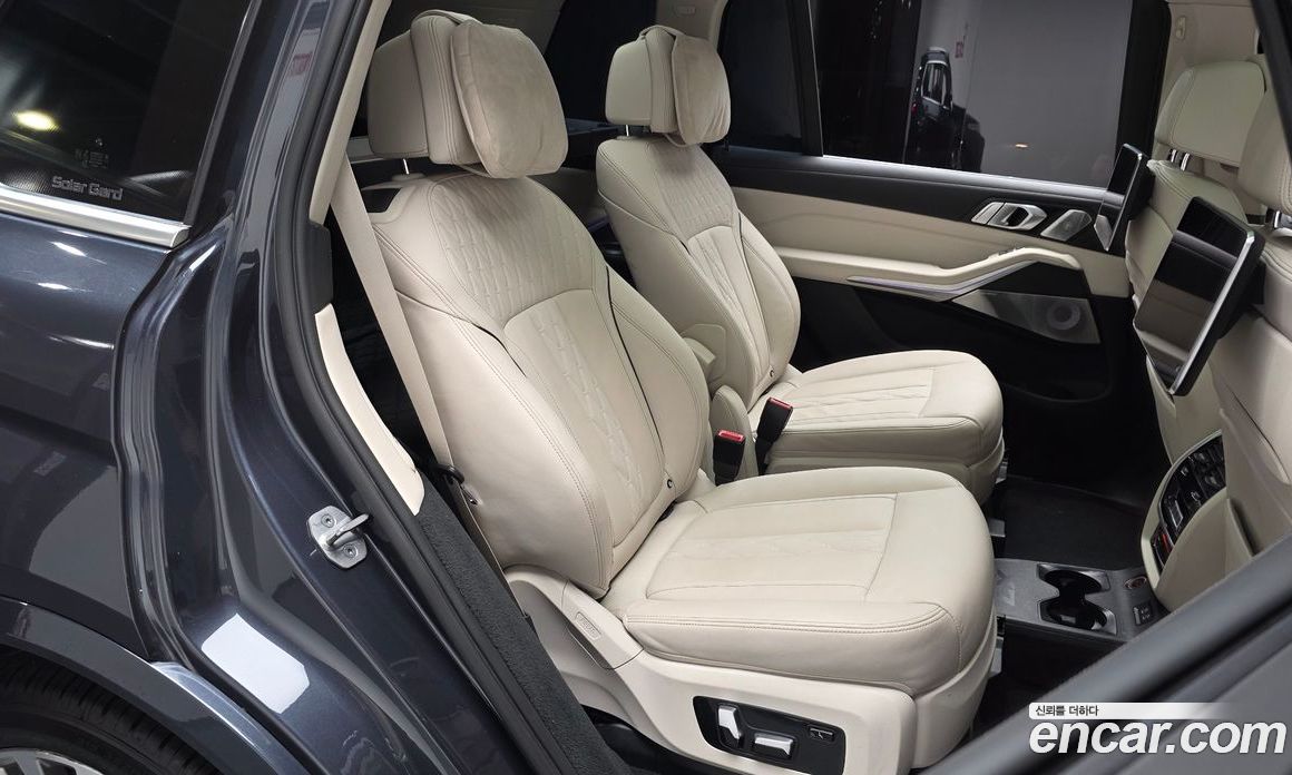 BMW X7 xDrive i40 Design Pure Excellence 6-Seater