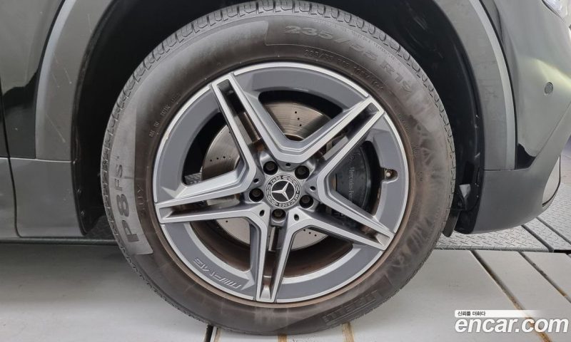 Mercedes Benz GLB-Class GLB250 4MATIC