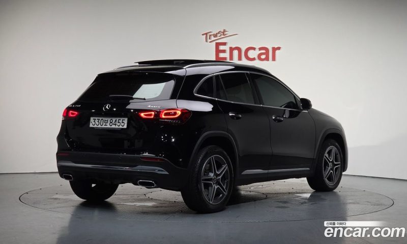Mercedes Benz GLA-Class GLA250 4MATIC
