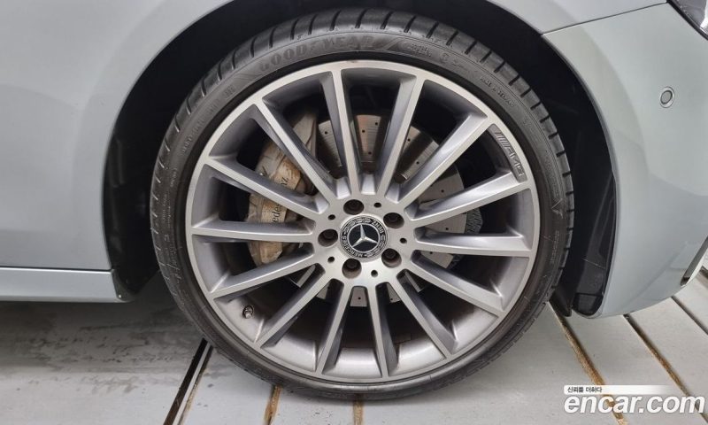 Mercedes Benz E-Class E350 4MATIC AMG Line