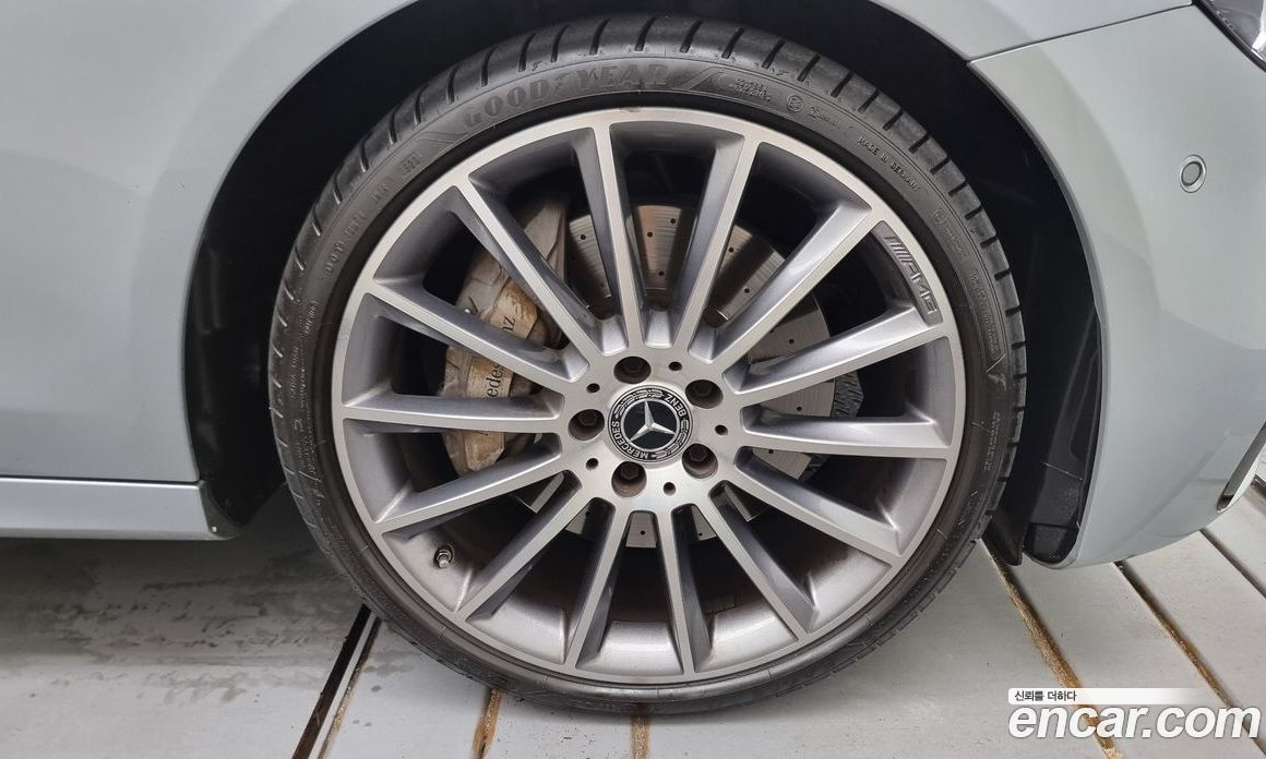 Mercedes Benz E-Class E350 4MATIC AMG Line