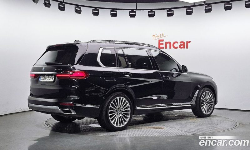 BMW X7 xDrive i40 Design Pure Excellence 6-Seater