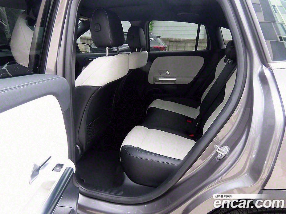 Mercedes Benz GLA-Class GLA250 4MATIC