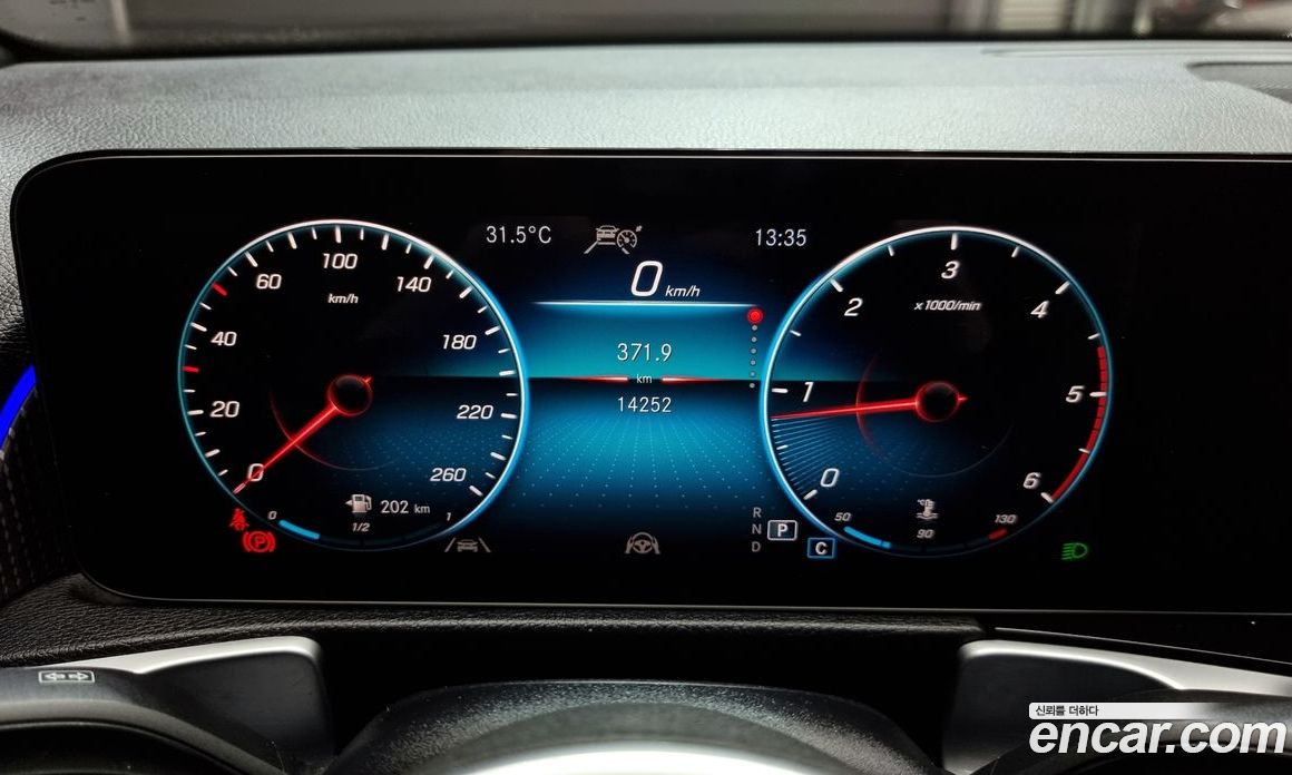 Mercedes Benz GLB-Class GLB200 D