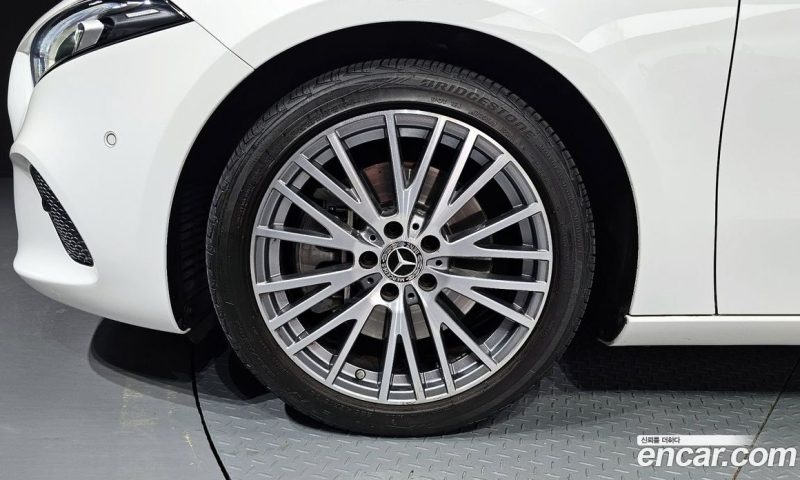 Mercedes Benz A-Class A250 4MATIC Sedan