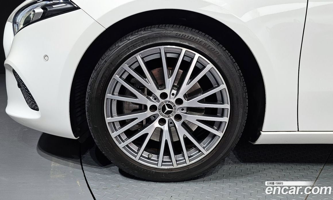Mercedes Benz A-Class A250 4MATIC Sedan
