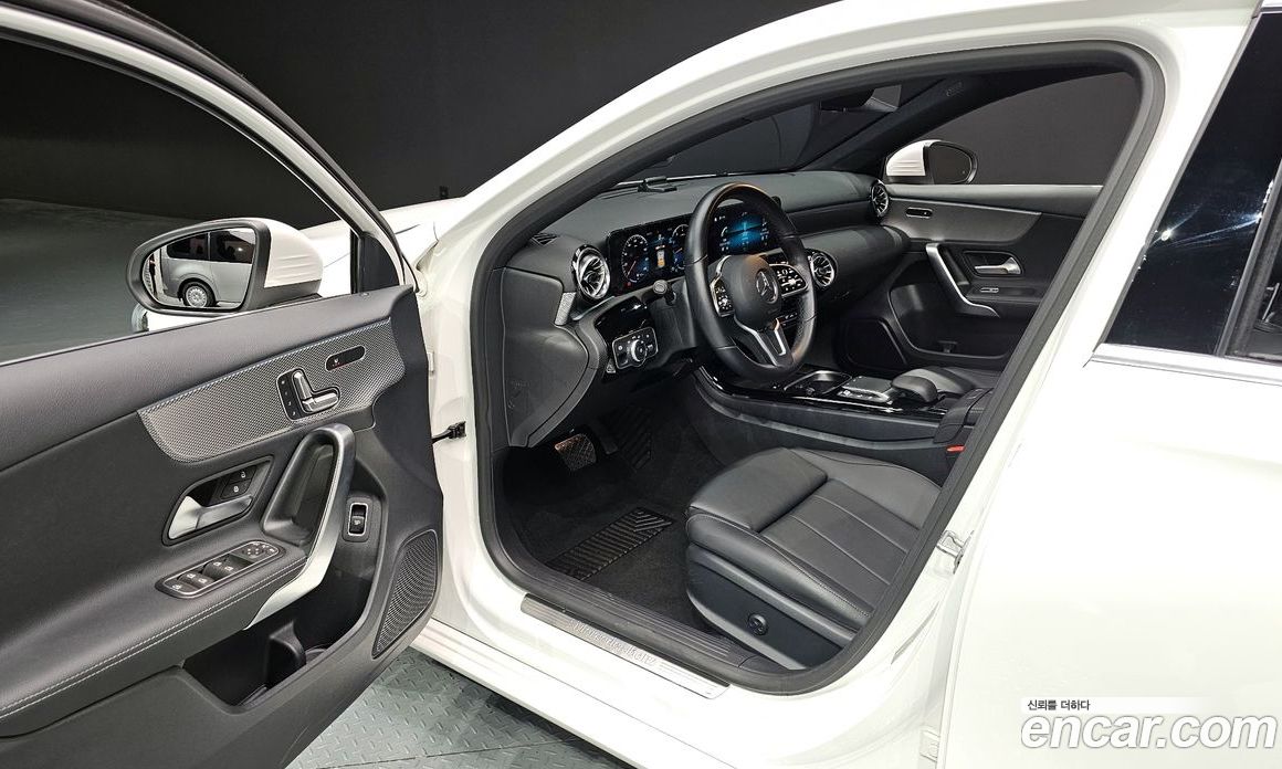 Mercedes Benz A-Class A250 4MATIC Sedan