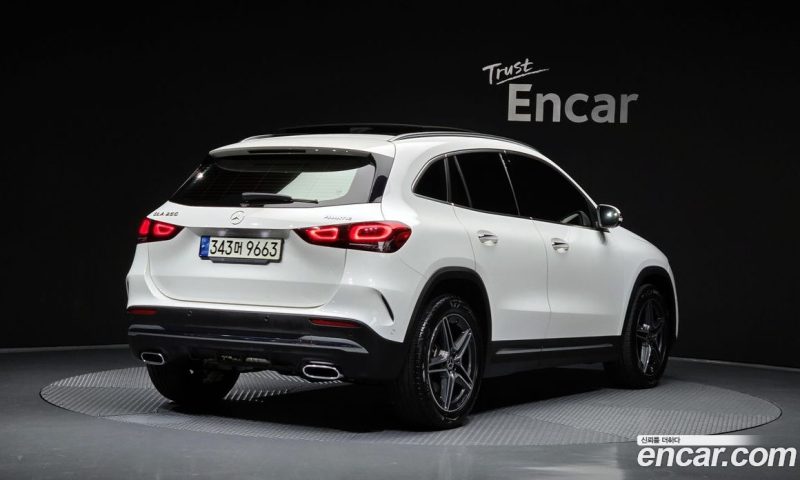 Mercedes Benz GLA-Class GLA250 4MATIC