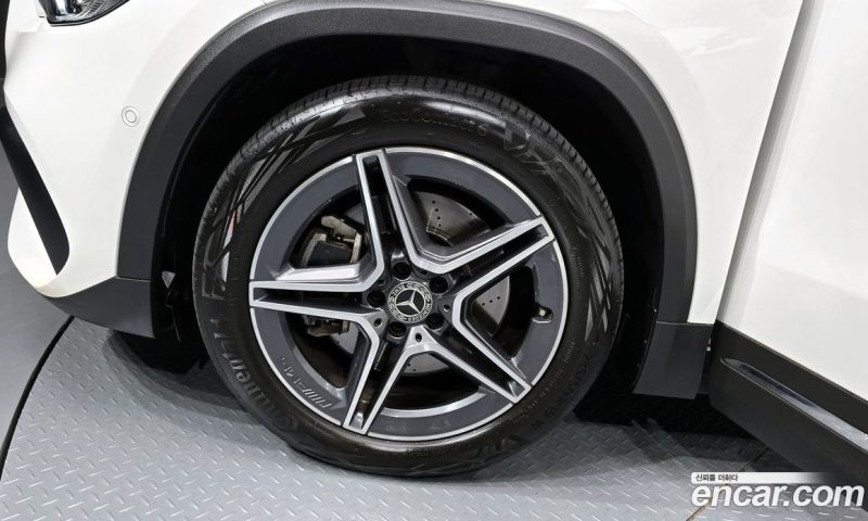 Mercedes Benz GLA-Class GLA250 4MATIC