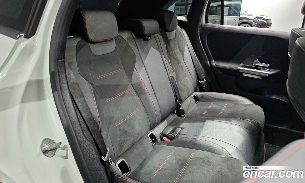 Mercedes Benz GLA-Class GLA250 4MATIC