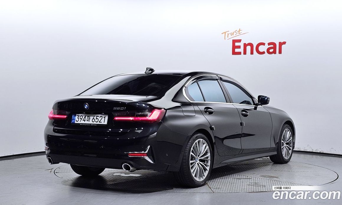 BMW 3-Series i320 Luxury