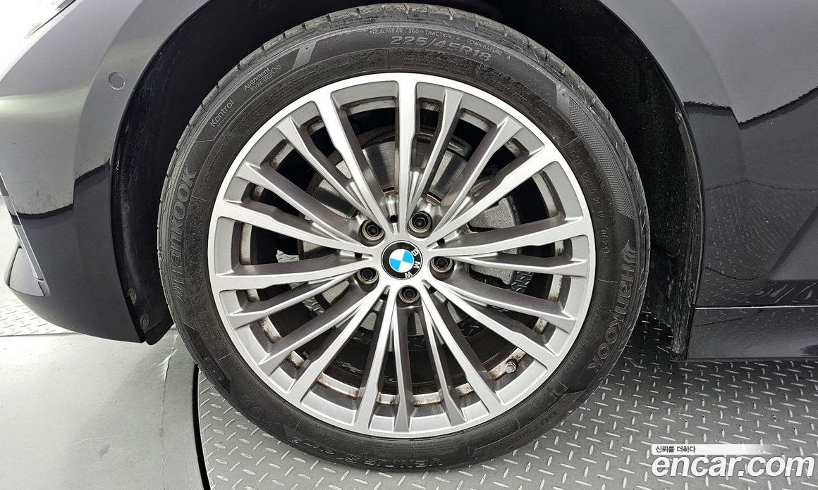 BMW 3-Series i320 Luxury