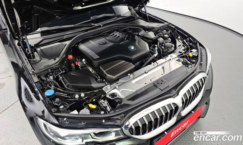 BMW 3-Series i320 Luxury
