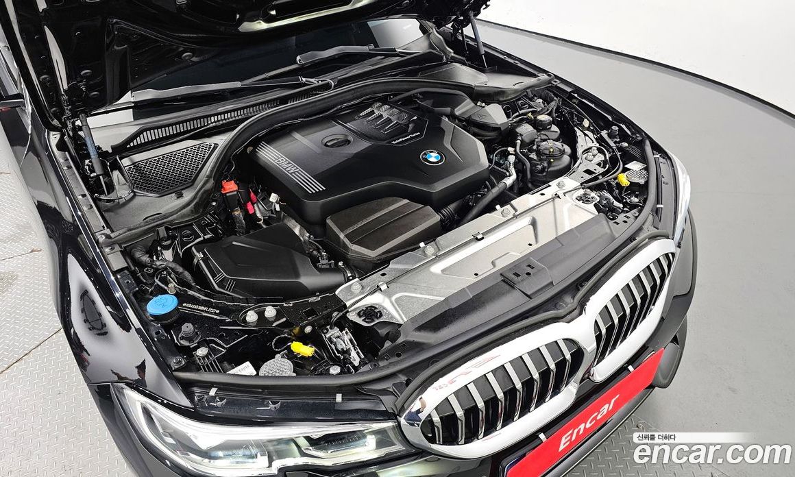 BMW 3-Series i320 Luxury