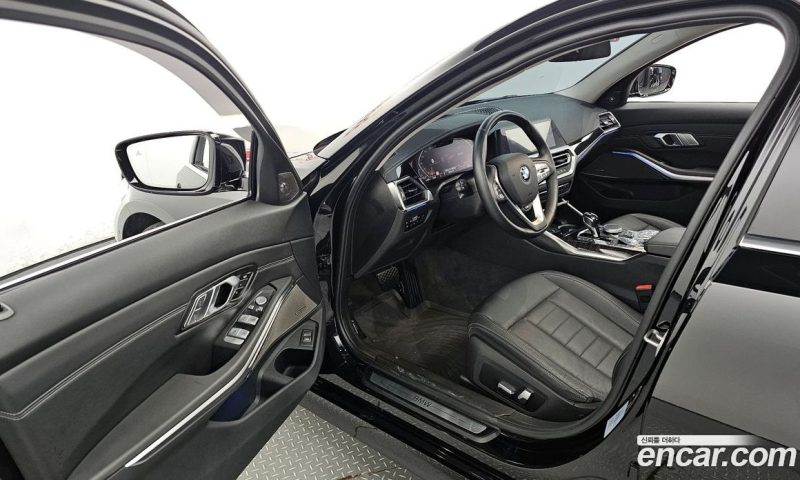 BMW 3-Series i320 Luxury