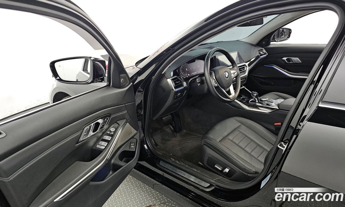 BMW 3-Series i320 Luxury