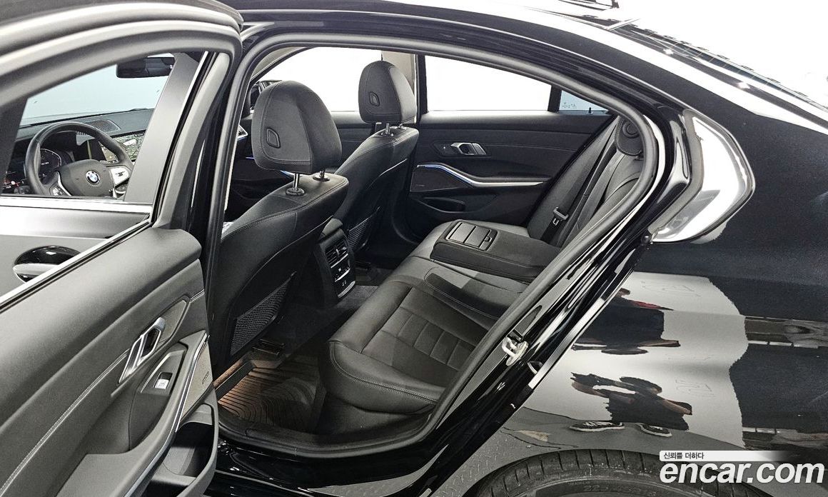 BMW 3-Series i320 Luxury