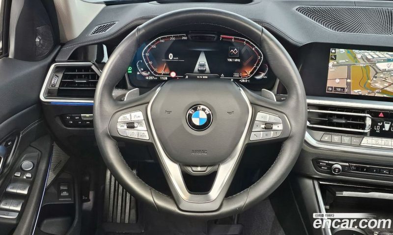 BMW 3-Series i320 Luxury