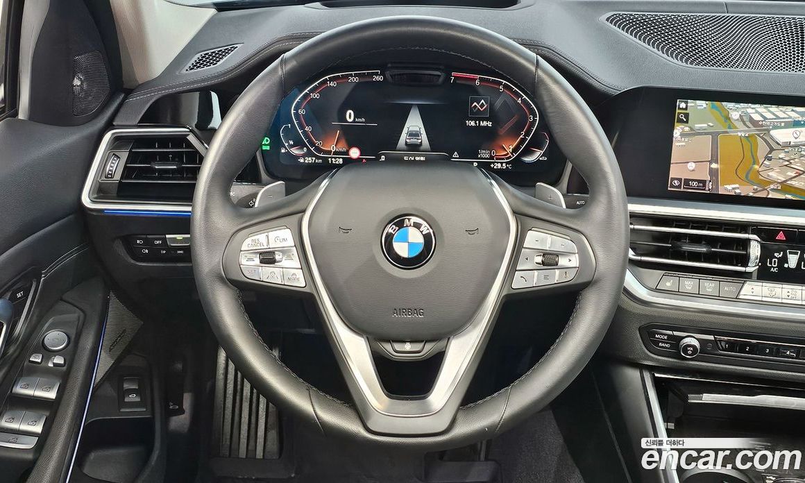 BMW 3-Series i320 Luxury